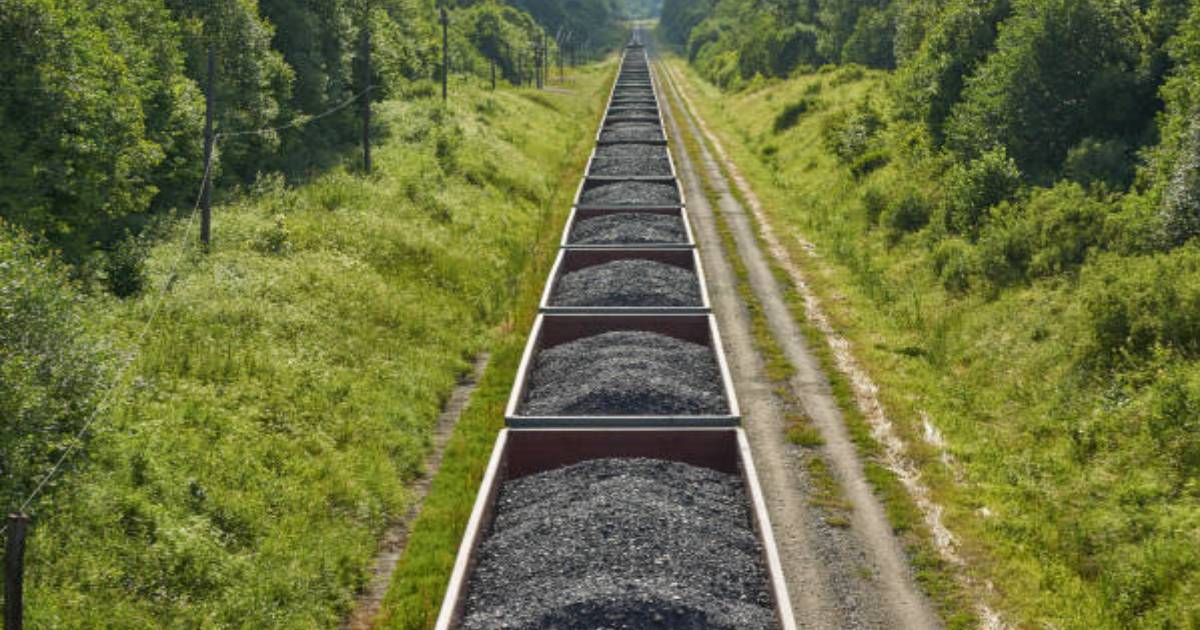 Freight train carrying coal derails in UP
